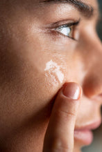 Заредете изображение във визуализатора на галерията – Hyaluronic Acid Concentrated Face Serum